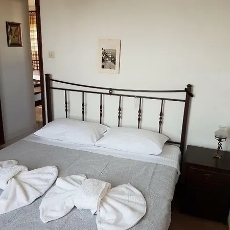 Naxos Garden Apartment